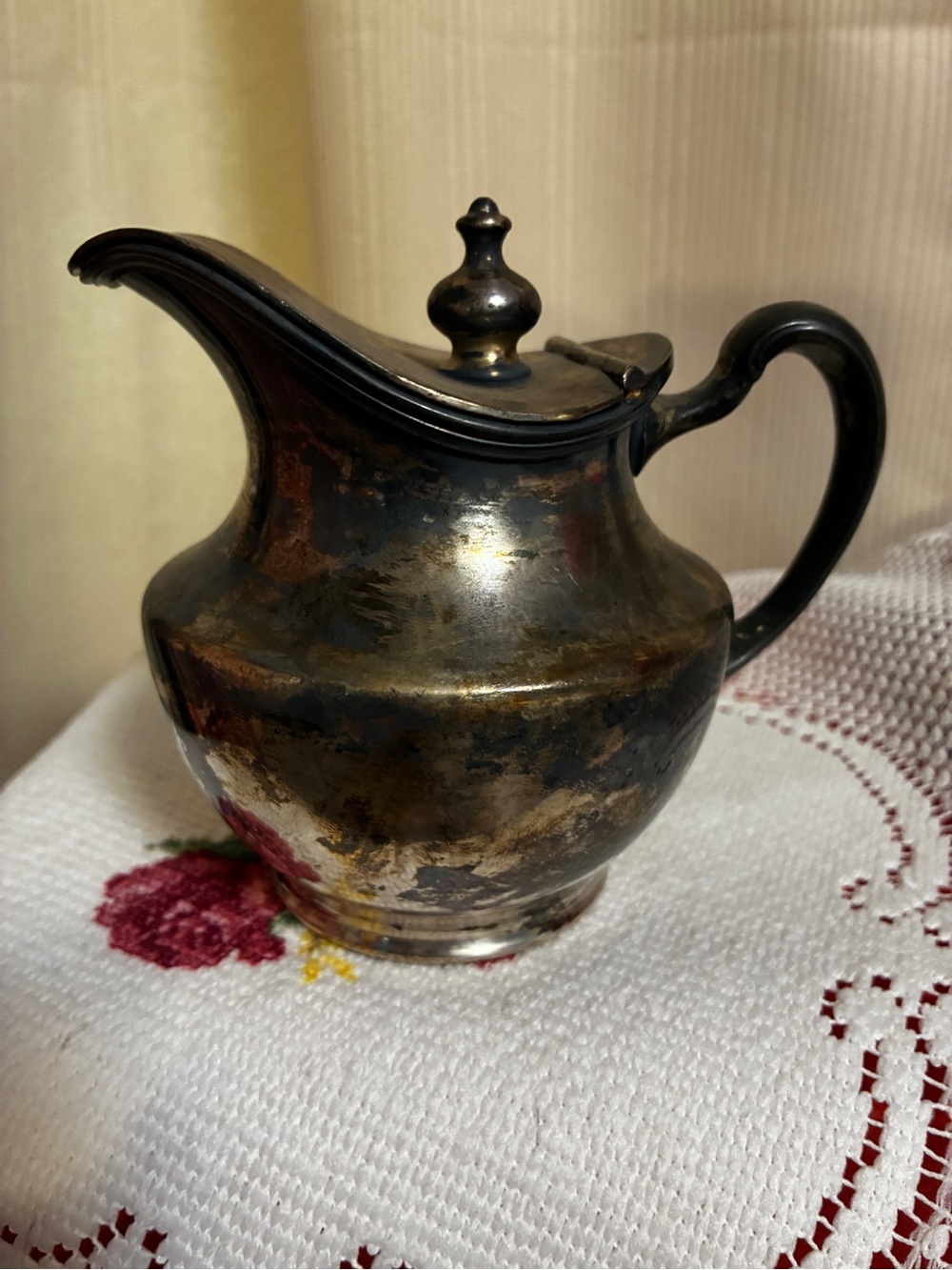 Vintage Beacon Silver Co. Quadruple silver plate creamer with hinged lid USA